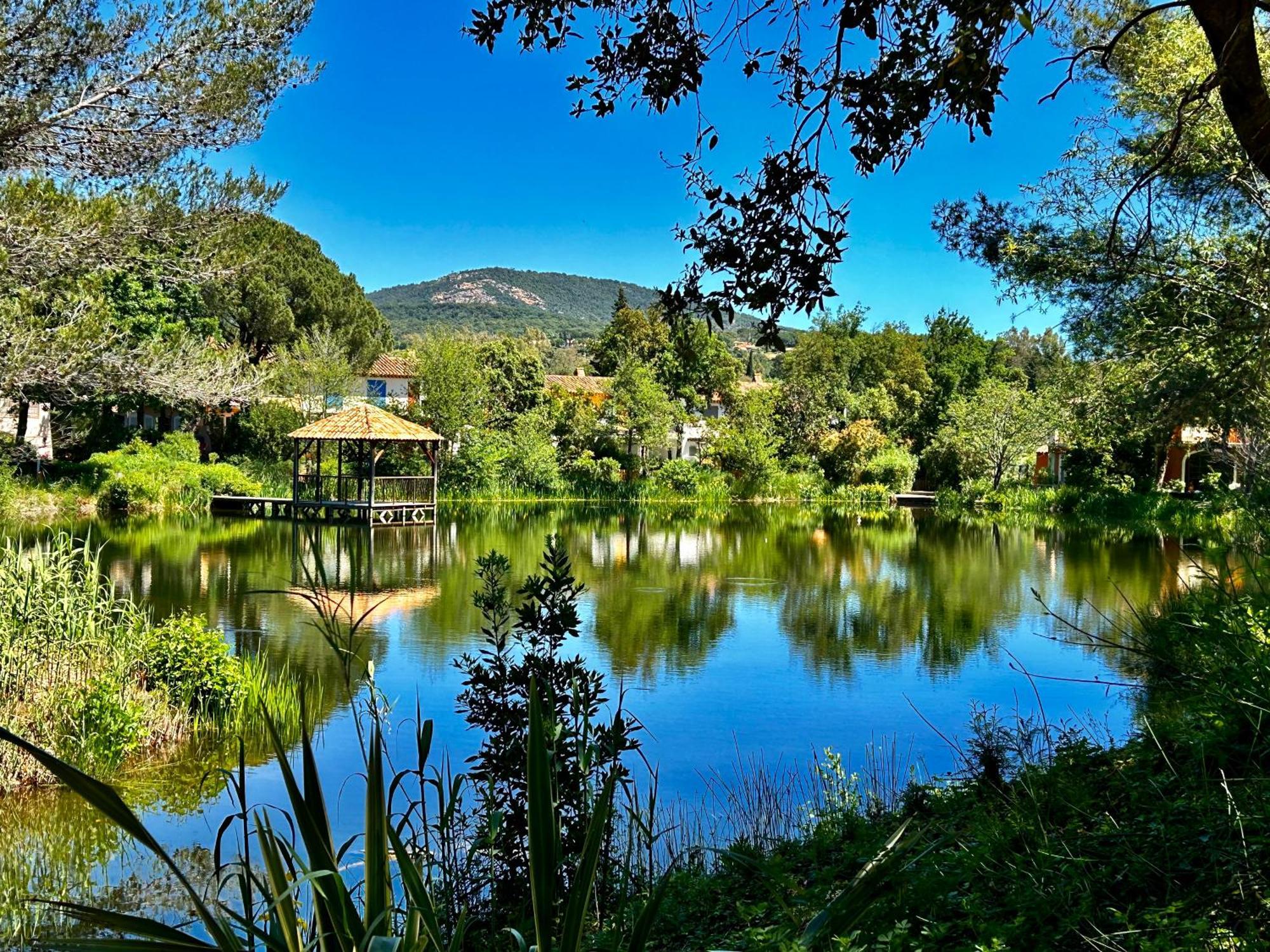 Les Restanques Vue Mer Roses 1070 Rez De Jardin Grimaud Exterior foto